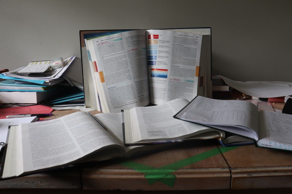 With so many textbooks and notes to keep track of, staying organized can be difficult.