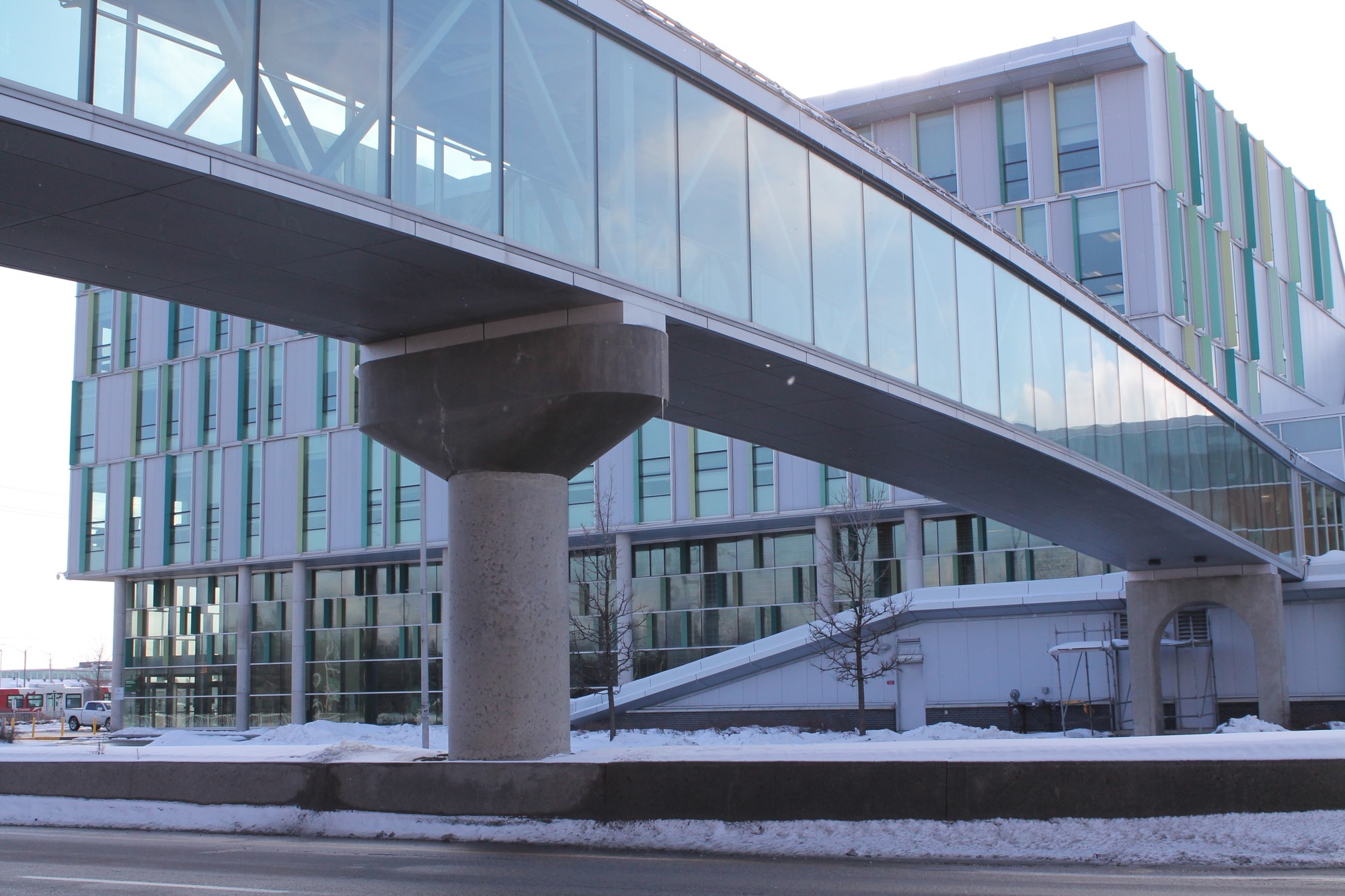 The bridge connecting Algonquin Centre for Construction Excellence to B building.