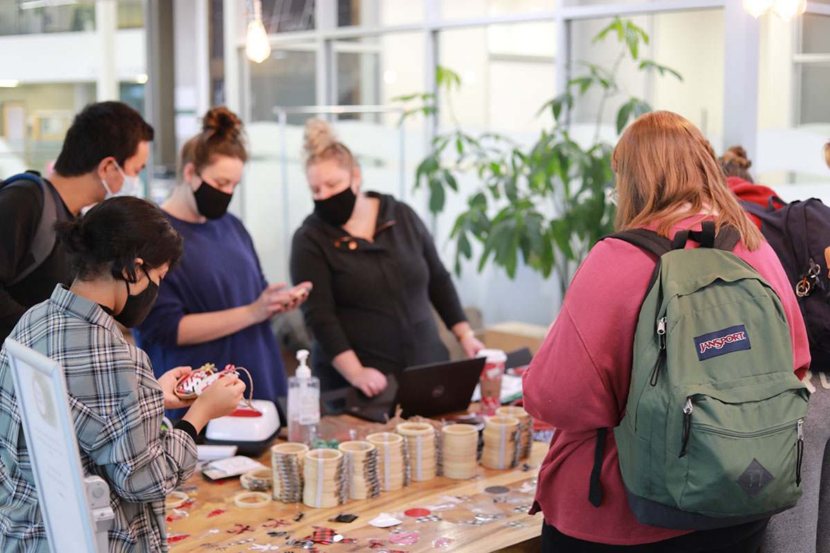 On Nov. 18, 2021, students were gathered around the AC Hub for the holiday ornament workshop to craft their ornaments.