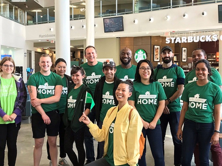 Volunteers who signed up to help new students move into residence pose for a picture inside Algonquin College's Student Commons.
Photo/@AlgonquinCollege