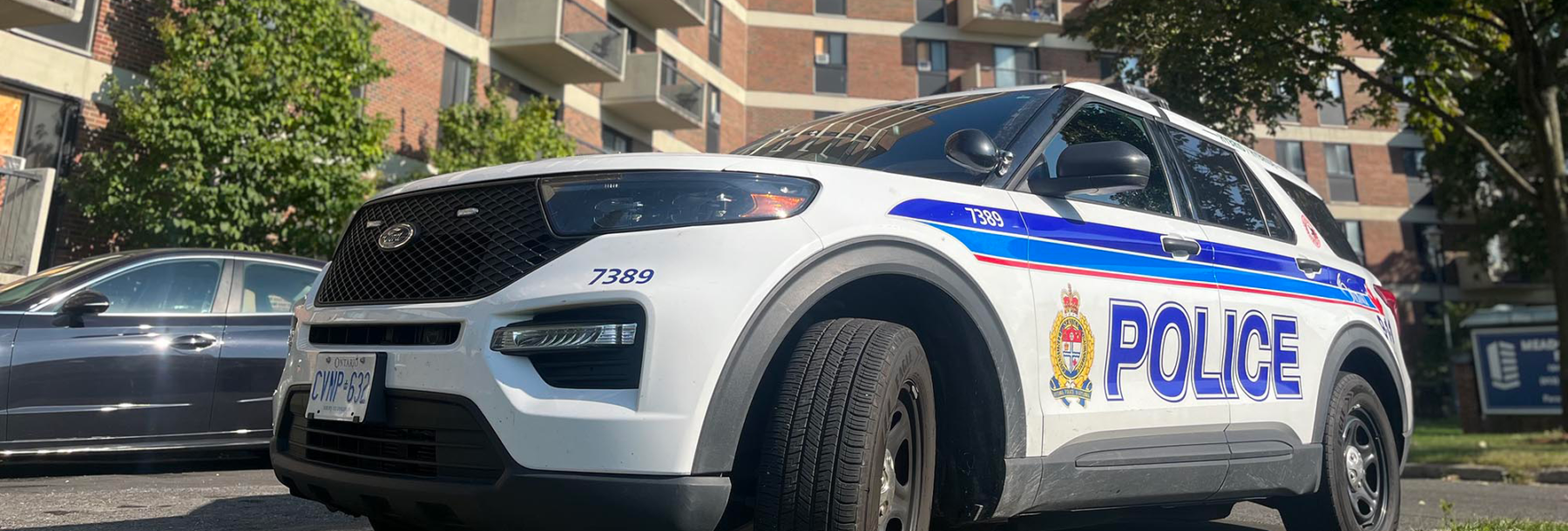 An Ottawa police cruiser is parked in front an apartment building at 1845 Baseline Rd., near Navaho Drive, as officers investigate a stabbing on Sept. 20.