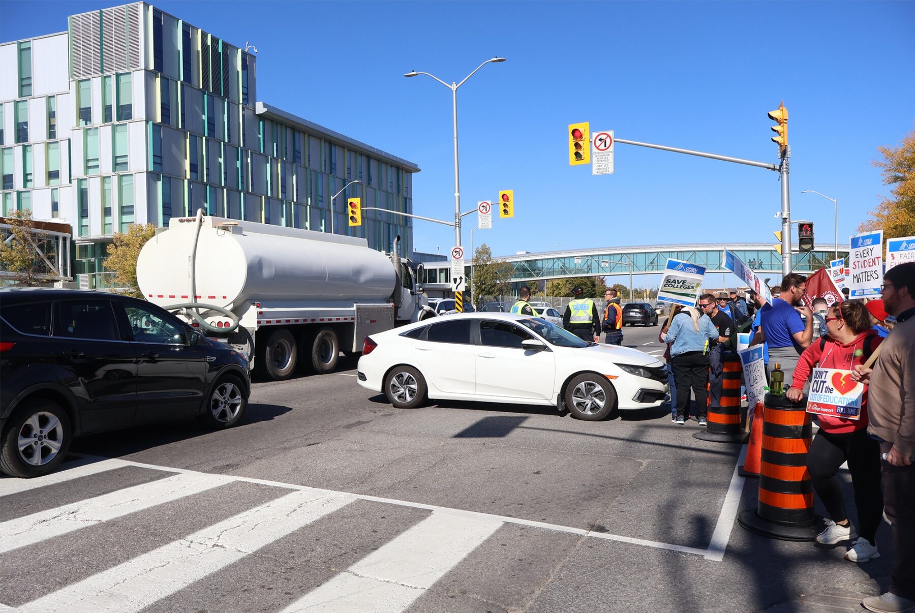 Cars pilling up outside Algonquin College due to the active picket line on Oct. 2.