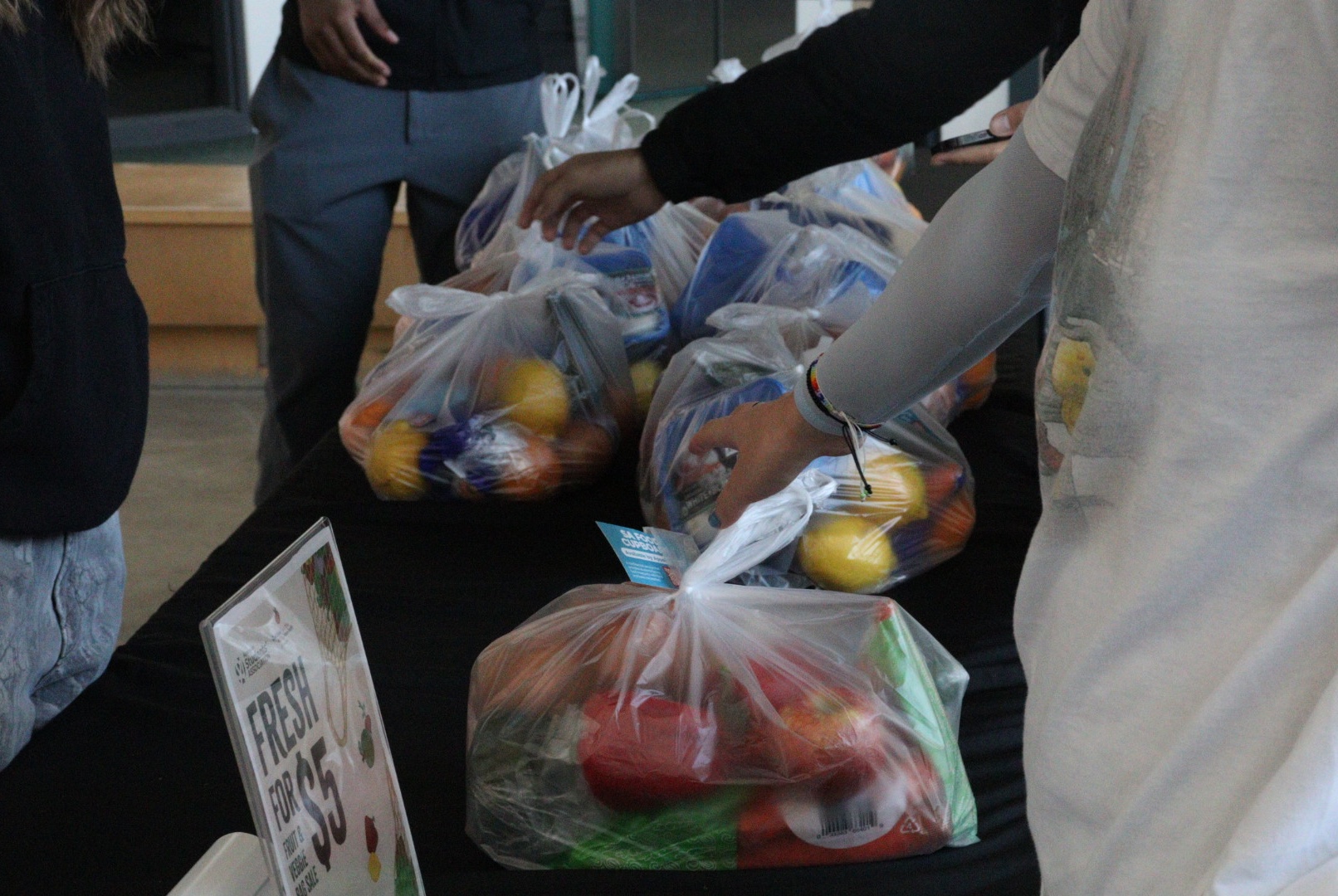 Students reach for fresh food bags at Fresh for $5 sale in the Student Commons on Jan 22.