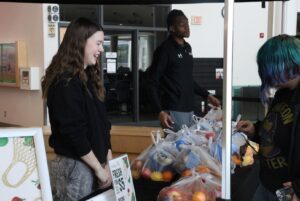 Abby Muir (Left) sells fresh produce bags to students at the Algonquin College Students' Association fresh food market on Jan 22.