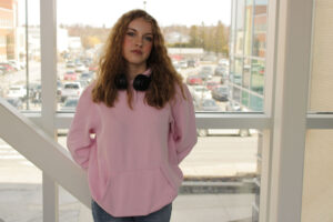 Gabriela Malecki poses at Algonquin College wearing an oversized H&M hoodie, part of her “sandwich method” for building a comfortable lazy-day outfit.