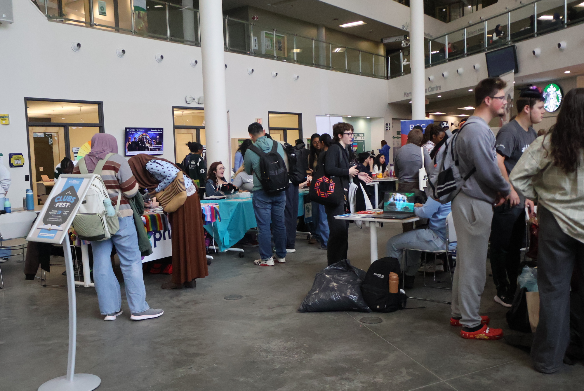 Students visit club booths during Clubsfest in the Student Commons.